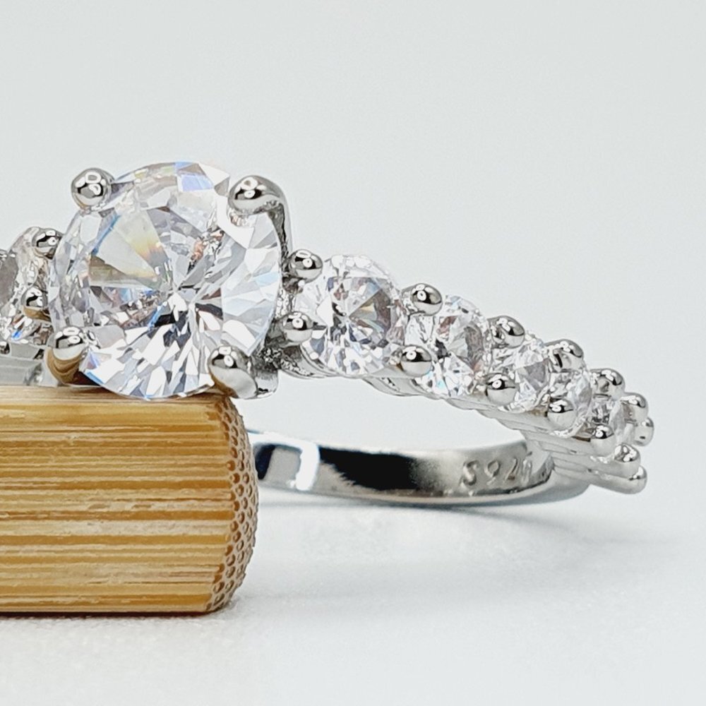 Engagement Anillos Sparkling Round Cubic Silver Plated UNVN12068 - Picture 3 of 4
